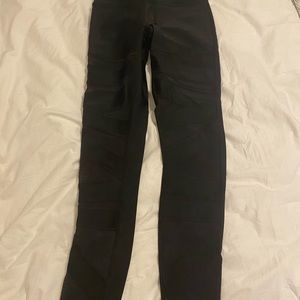 Lululemon criss cross mesh leggings size 4